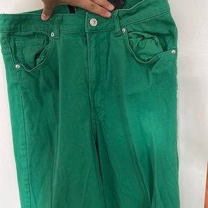 green wide leg jeans SOOO FLATTERING!!